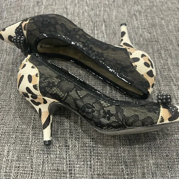BEBE , leopard fur, lace, & patent studded bow on toes pumps!😊 - Picture 4 of 6